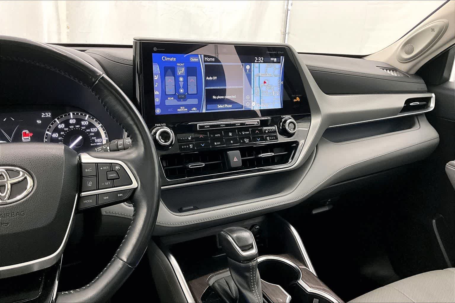 Thumbnail: 2022 Toyota Highlander - 15