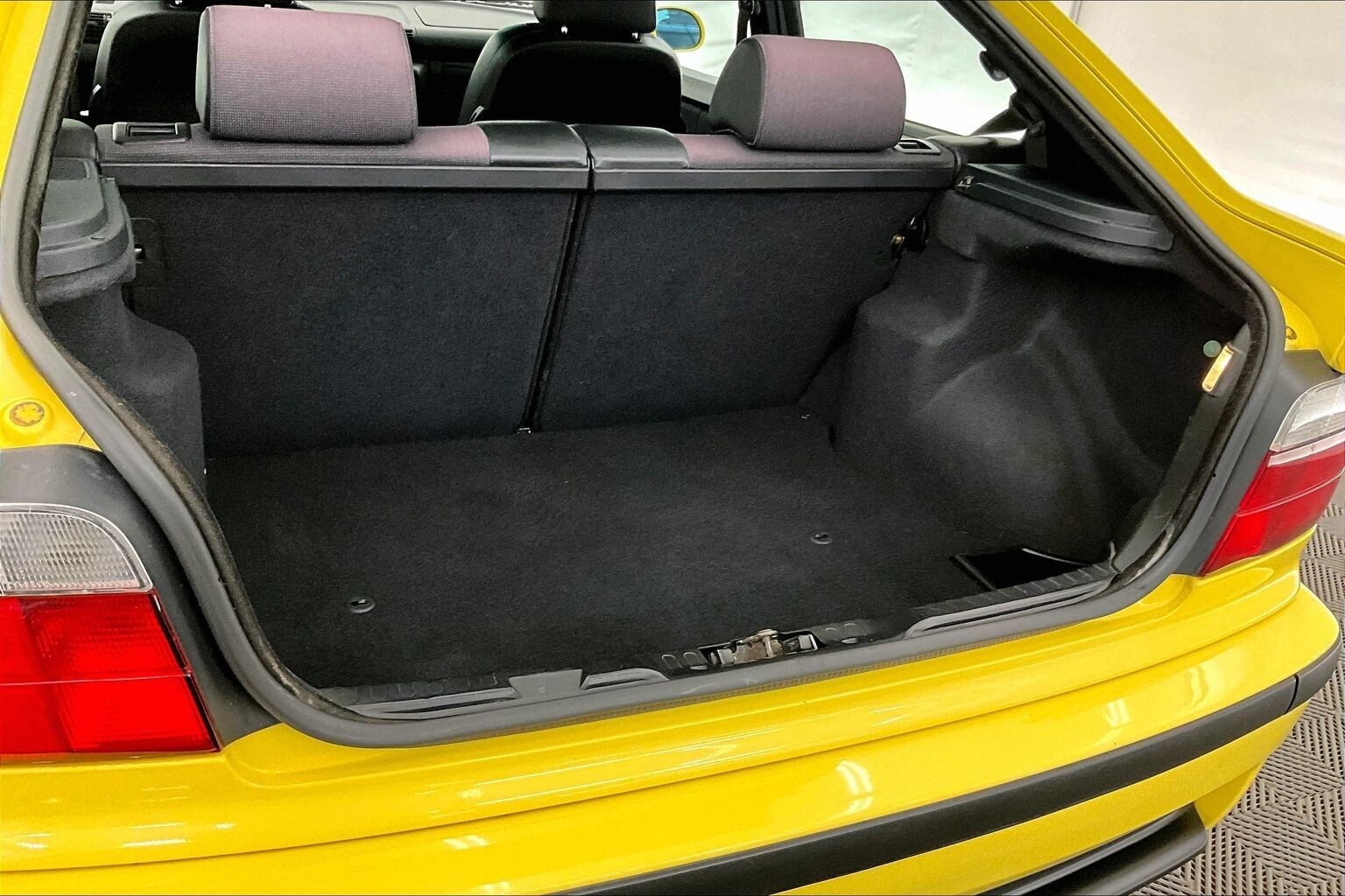 Thumbnail: 2000 BMW 2 Series - 17