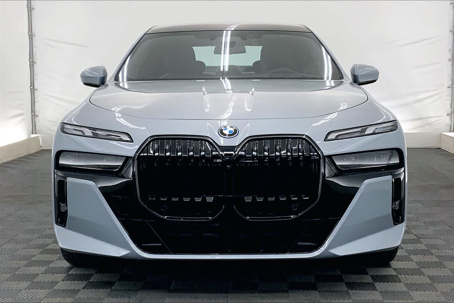 Thumbnail: 2026 BMW 7 Series - 6