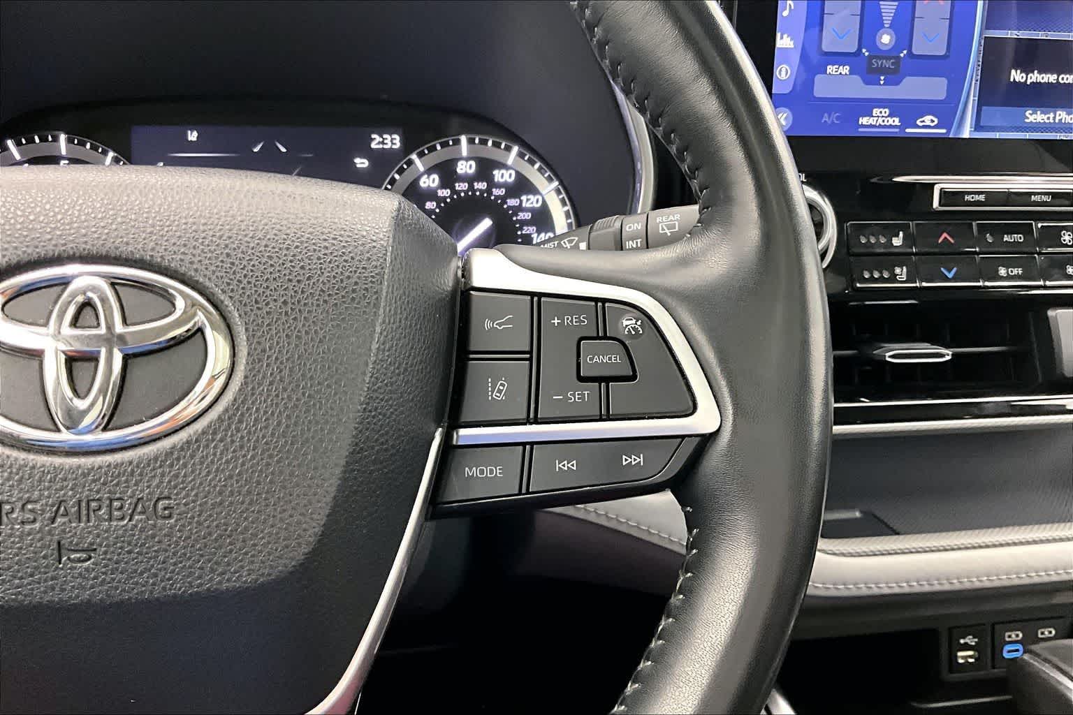 Thumbnail: 2022 Toyota Highlander - 25