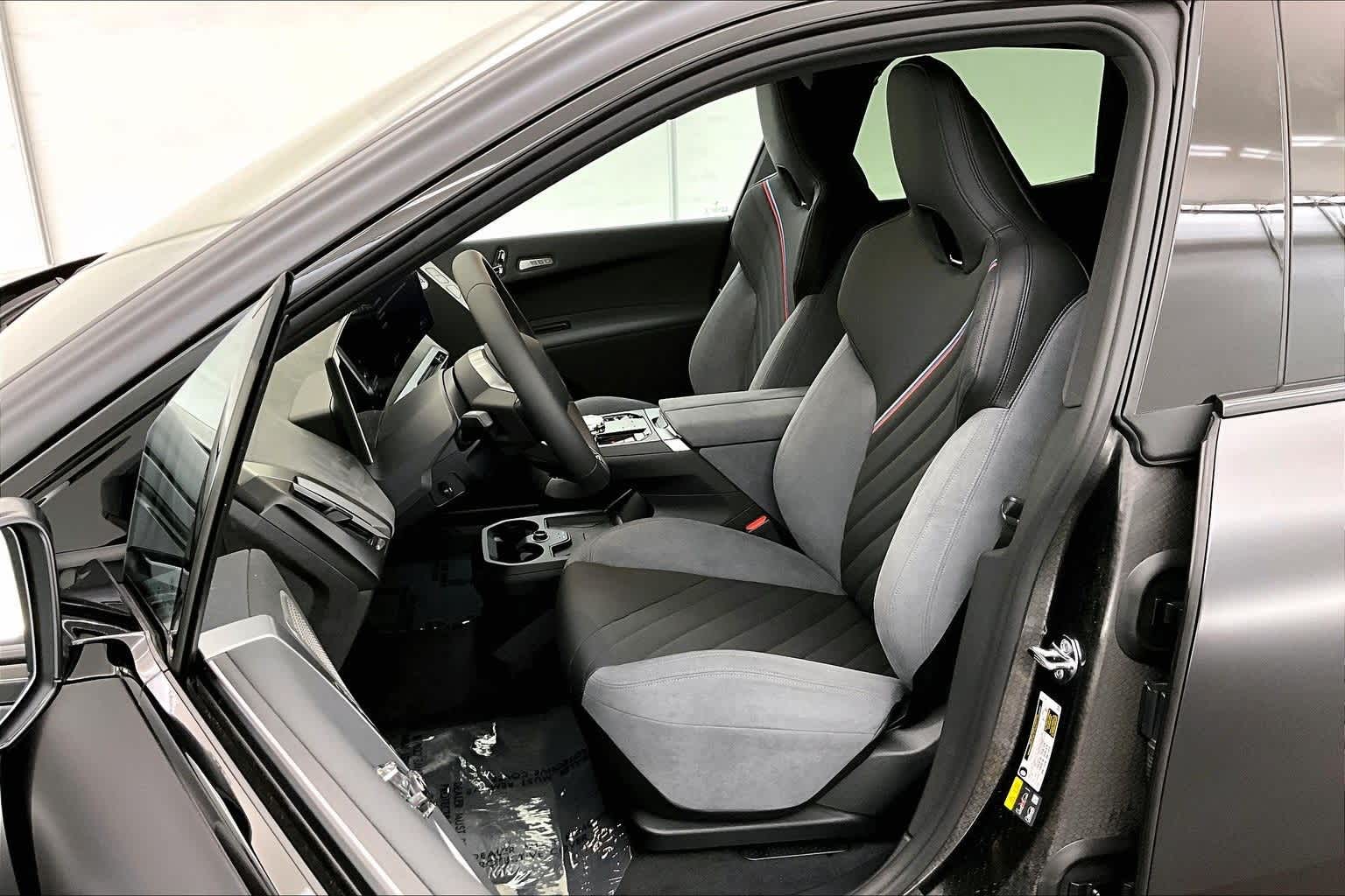 Thumbnail: 2026 BMW iX - 11