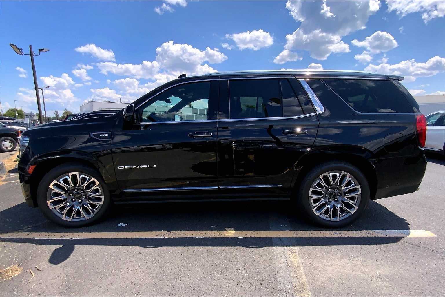 Thumbnail: 2023 GMC Yukon - 3