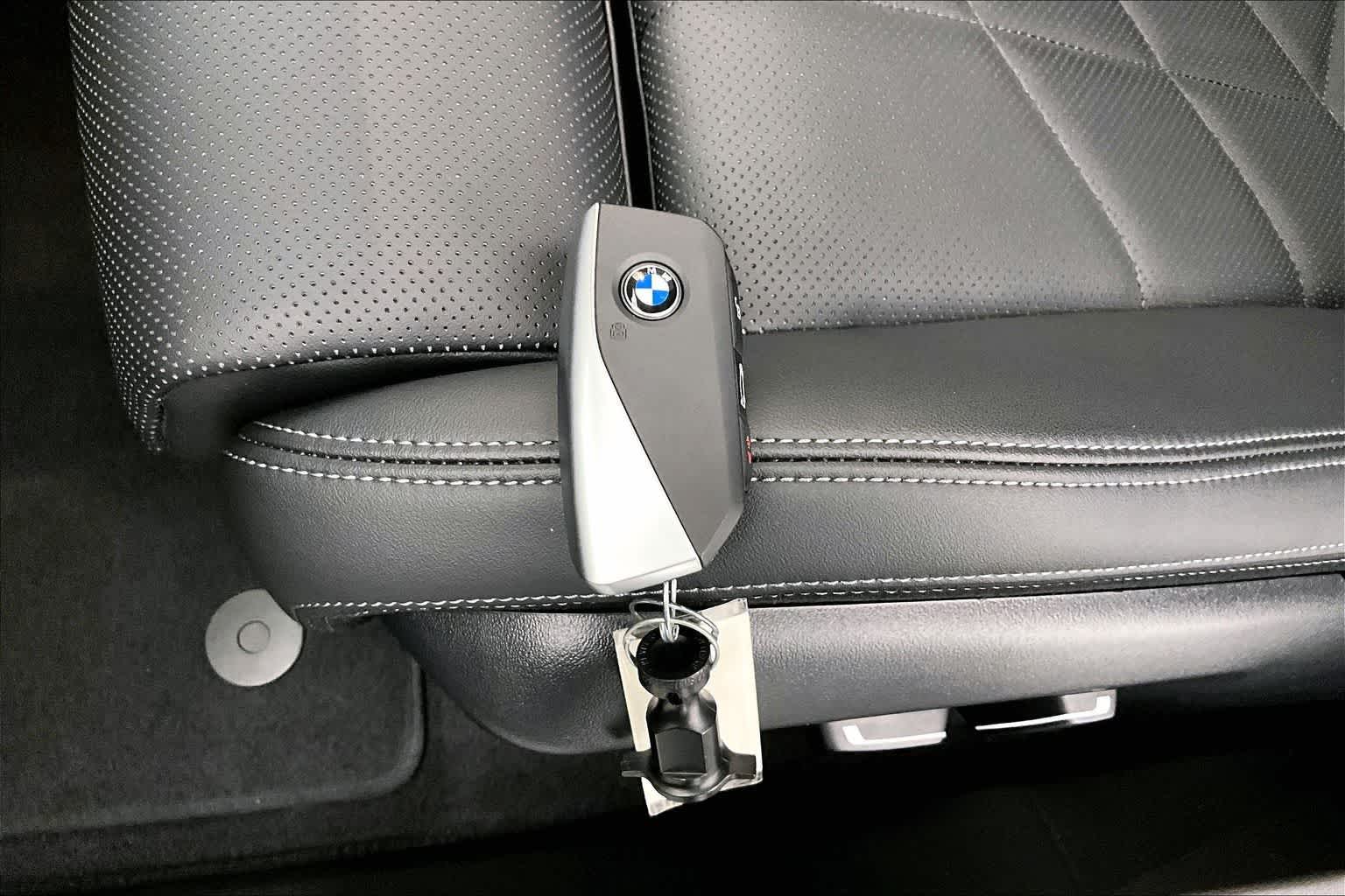 Thumbnail: 2026 BMW i5 - 19