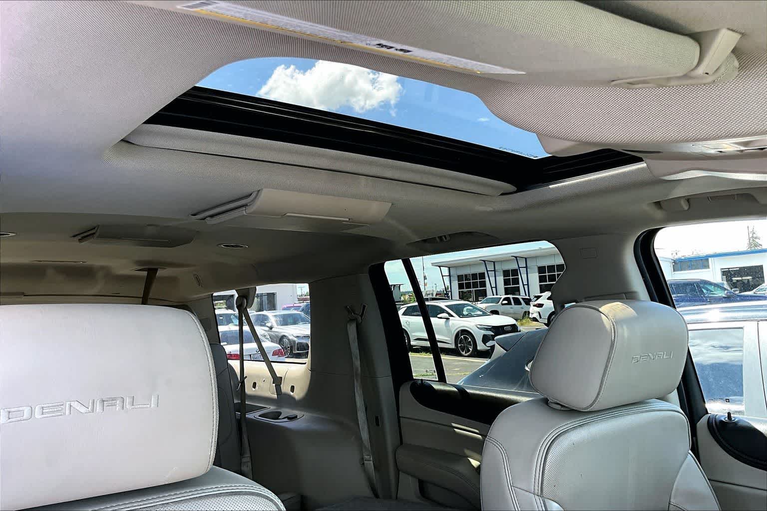 Thumbnail: 2019 GMC Yukon XL - 20