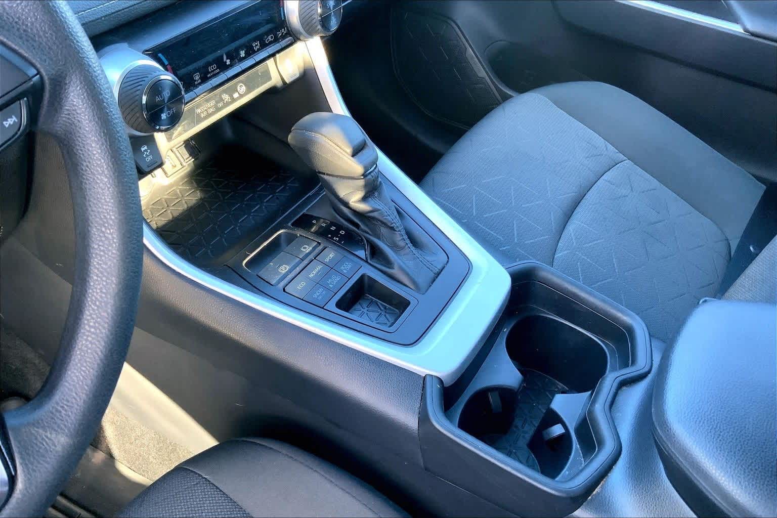 Thumbnail: 2021 Toyota RAV4 - 17