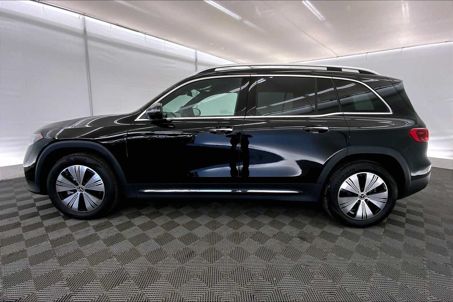2024 Mercedes Benz EQB photo 3