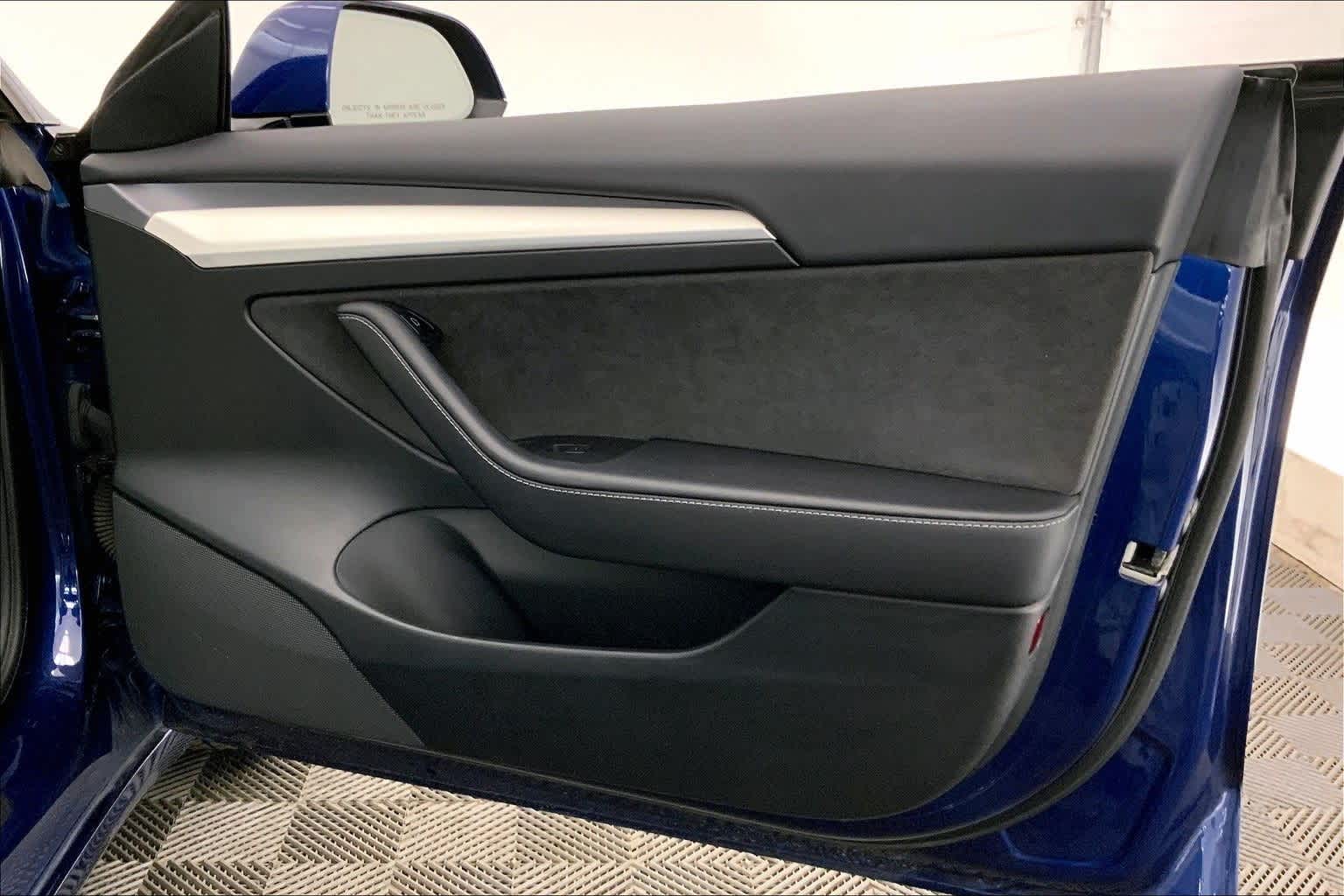 Thumbnail: 2022 Tesla Model 3 - 28