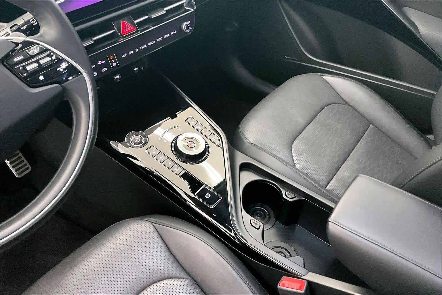 Thumbnail: 2023 Kia Niro - 16