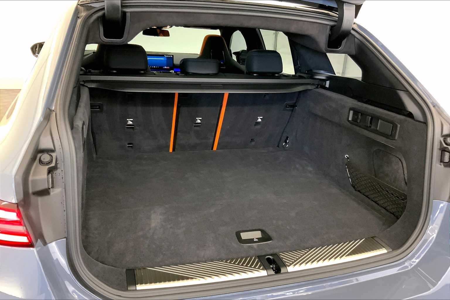 Thumbnail: 2025 BMW M5 - 18