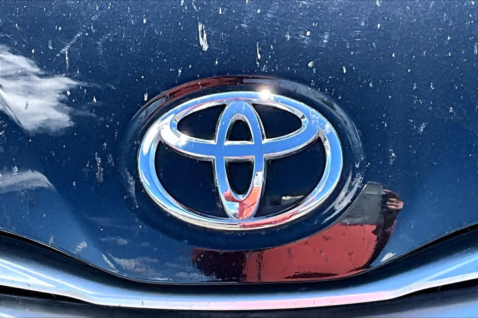 Thumbnail: 2015 Toyota Sienna - 18
