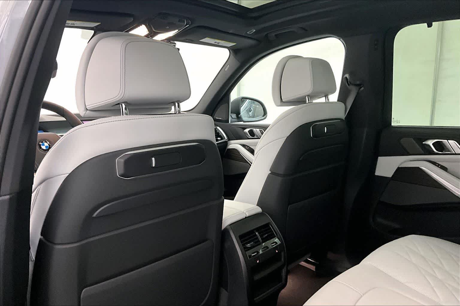 Thumbnail: 2026 BMW X5 - 12