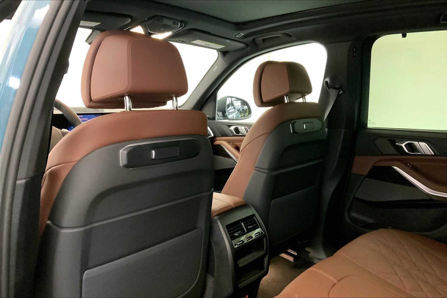 Thumbnail: 2026 BMW X5 - 12