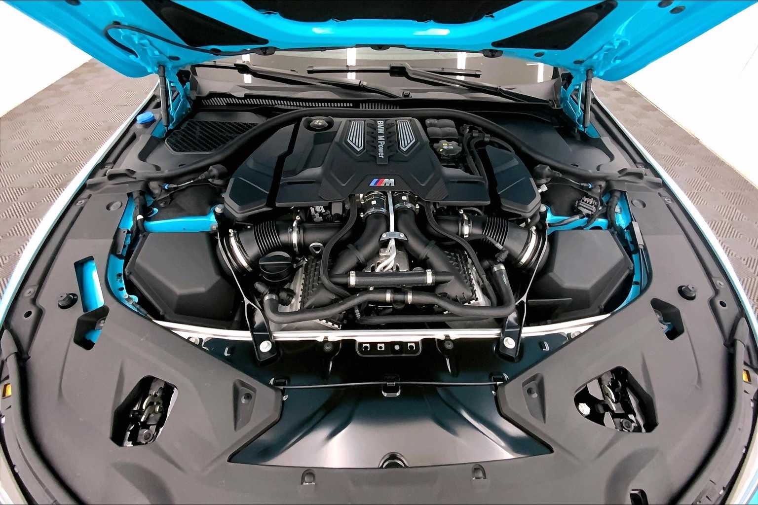 Thumbnail: 2025 BMW M8 - 8
