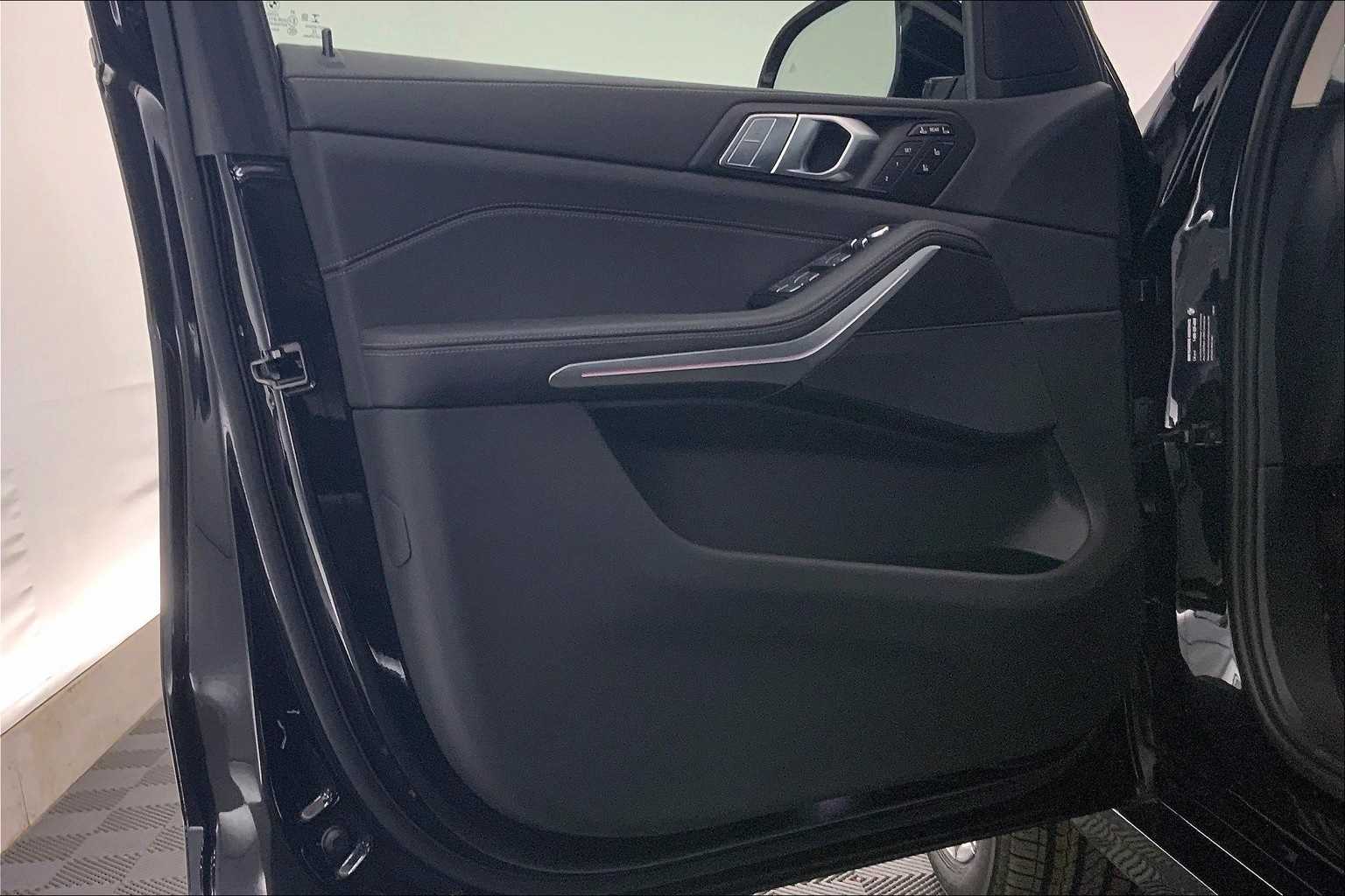 Thumbnail: 2022 BMW X7 - 27