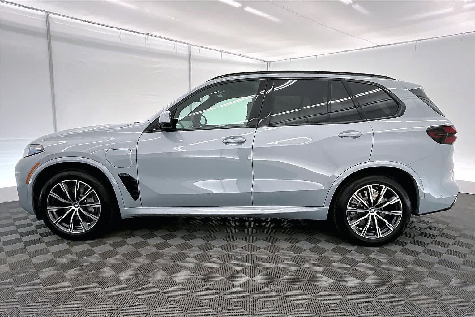Thumbnail: 2026 BMW X5 - 3