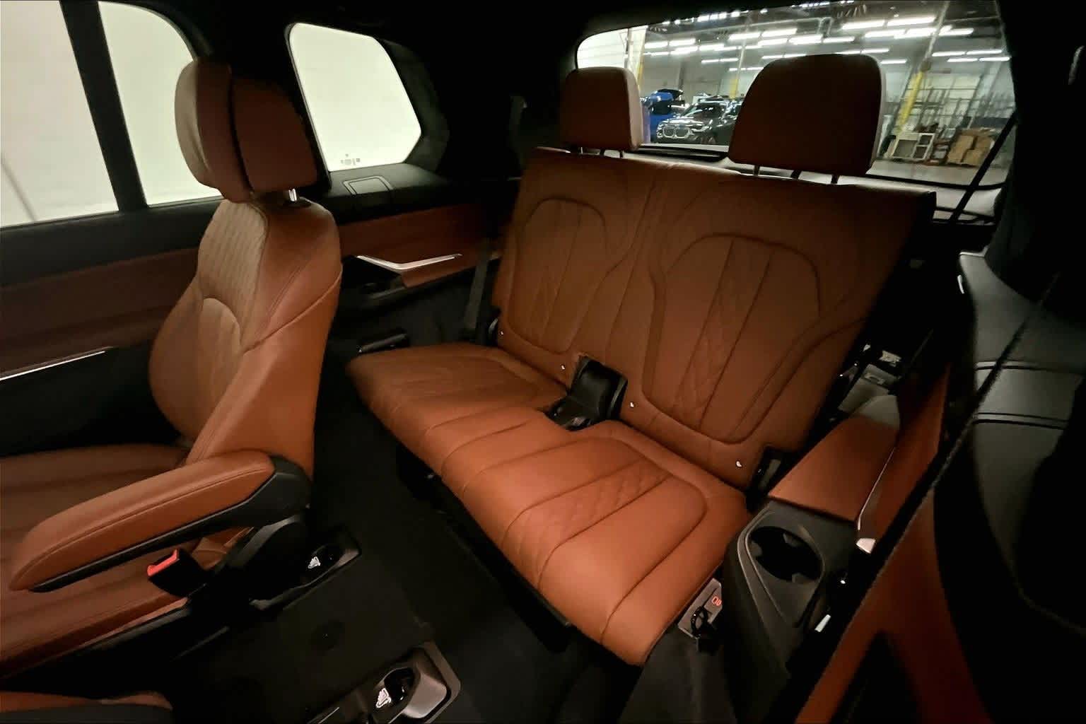 Thumbnail: 2026 BMW X7 - 13