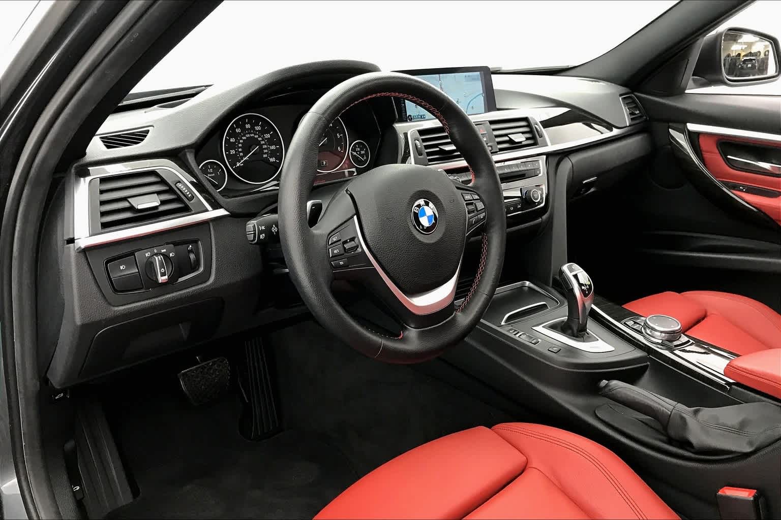 Thumbnail: 2016 BMW 3 Series - 22