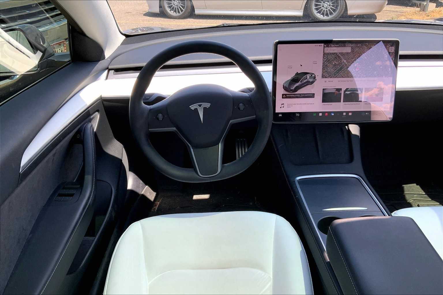Thumbnail: 2023 Tesla Model 3 - 15
