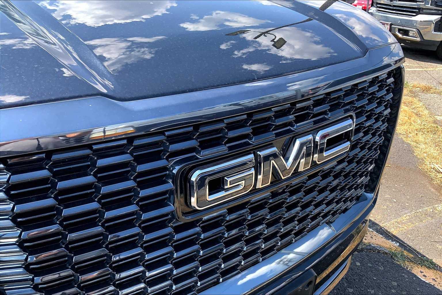 Thumbnail: 2023 GMC Yukon - 17