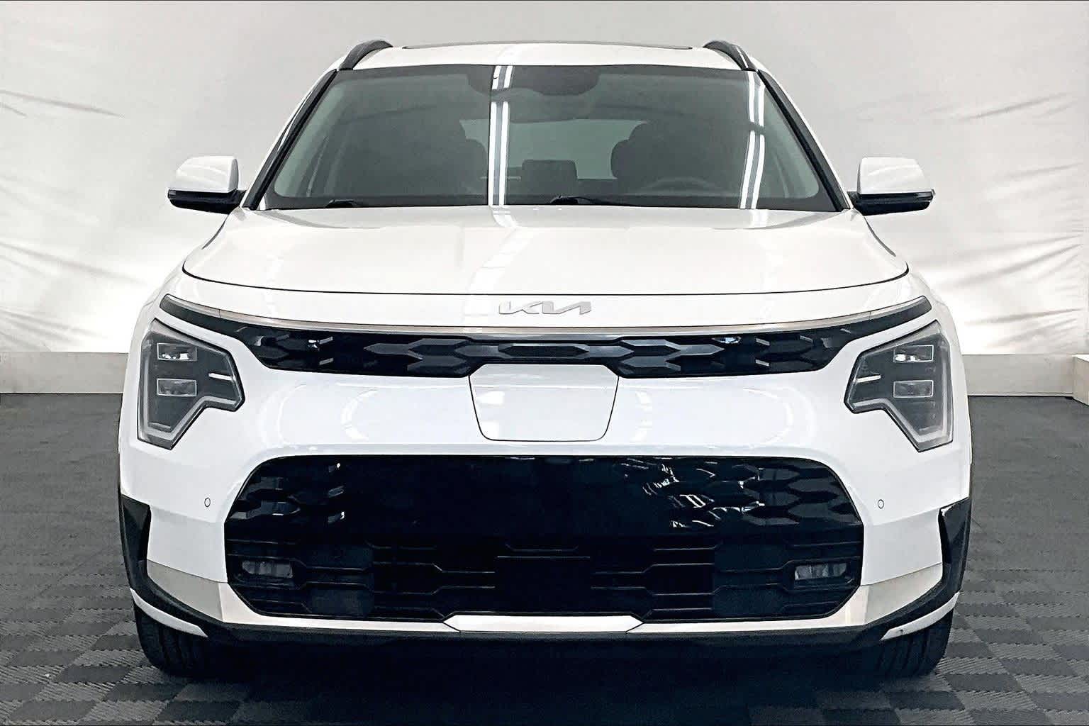 Thumbnail: 2023 Kia Niro - 6