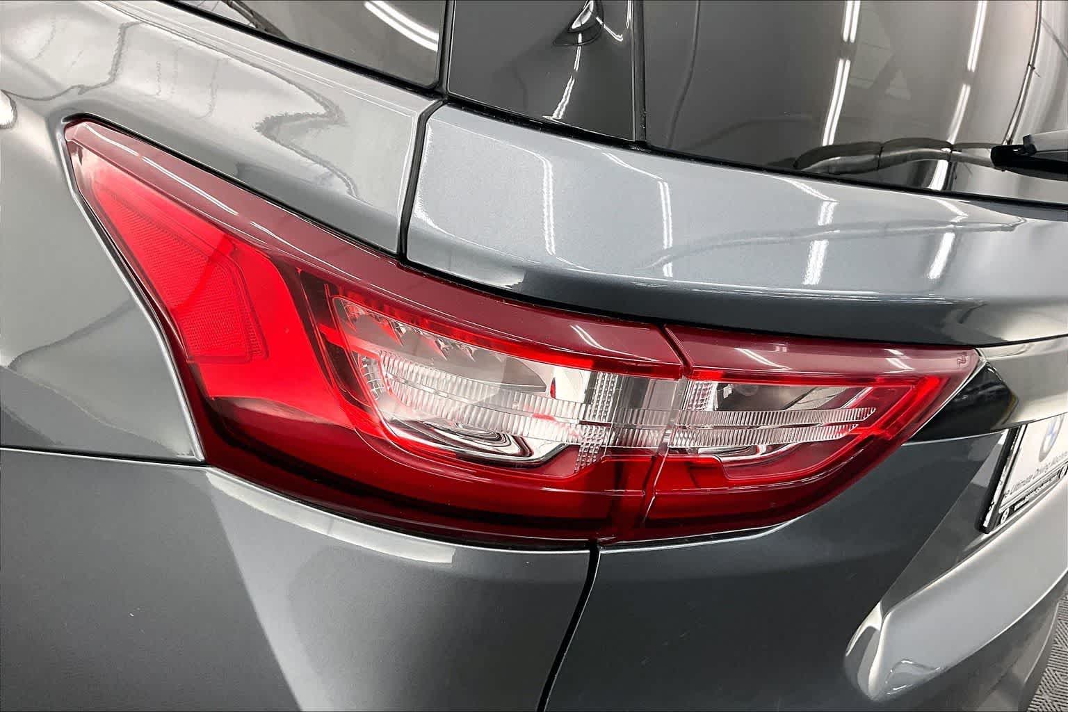 Thumbnail: 2021 Chevrolet Traverse - 32