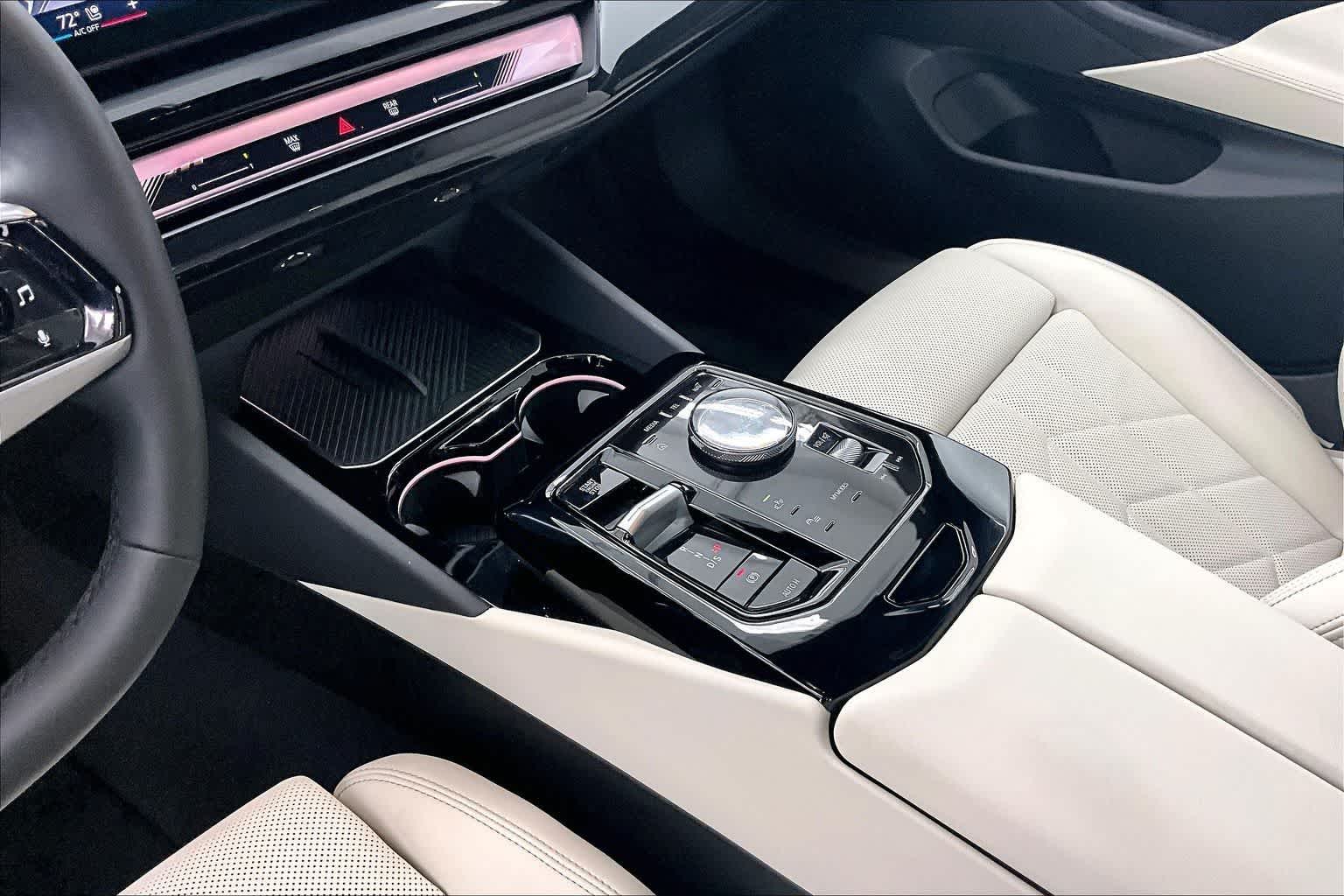 Thumbnail: 2026 BMW 5 Series - 16