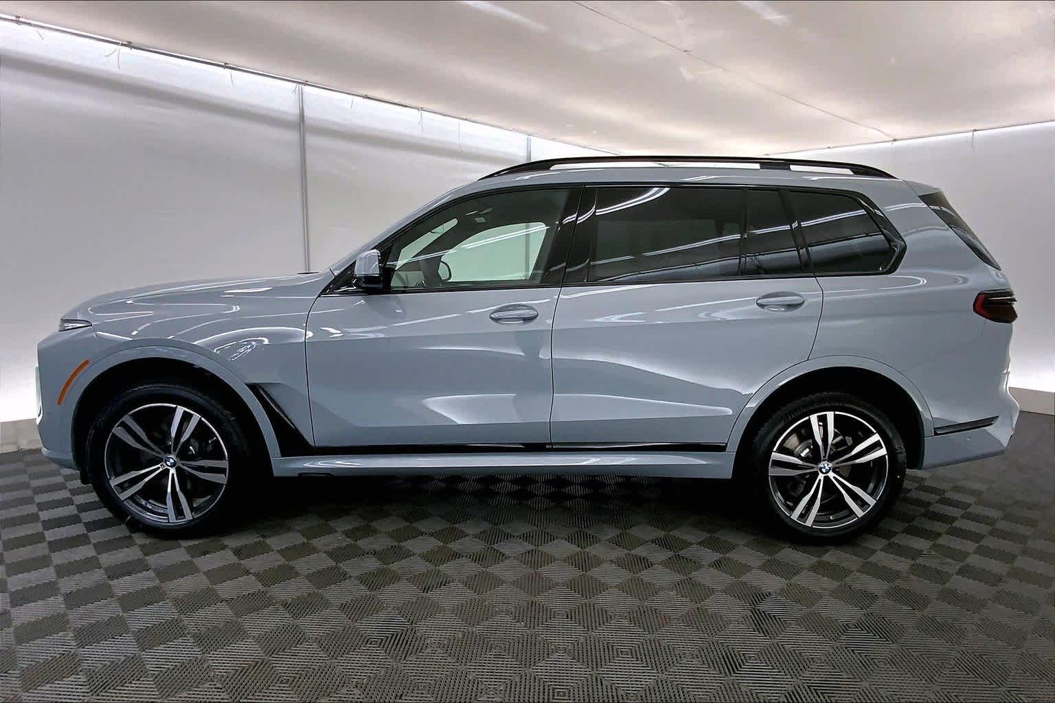 Thumbnail: 2026 BMW X7 - 3
