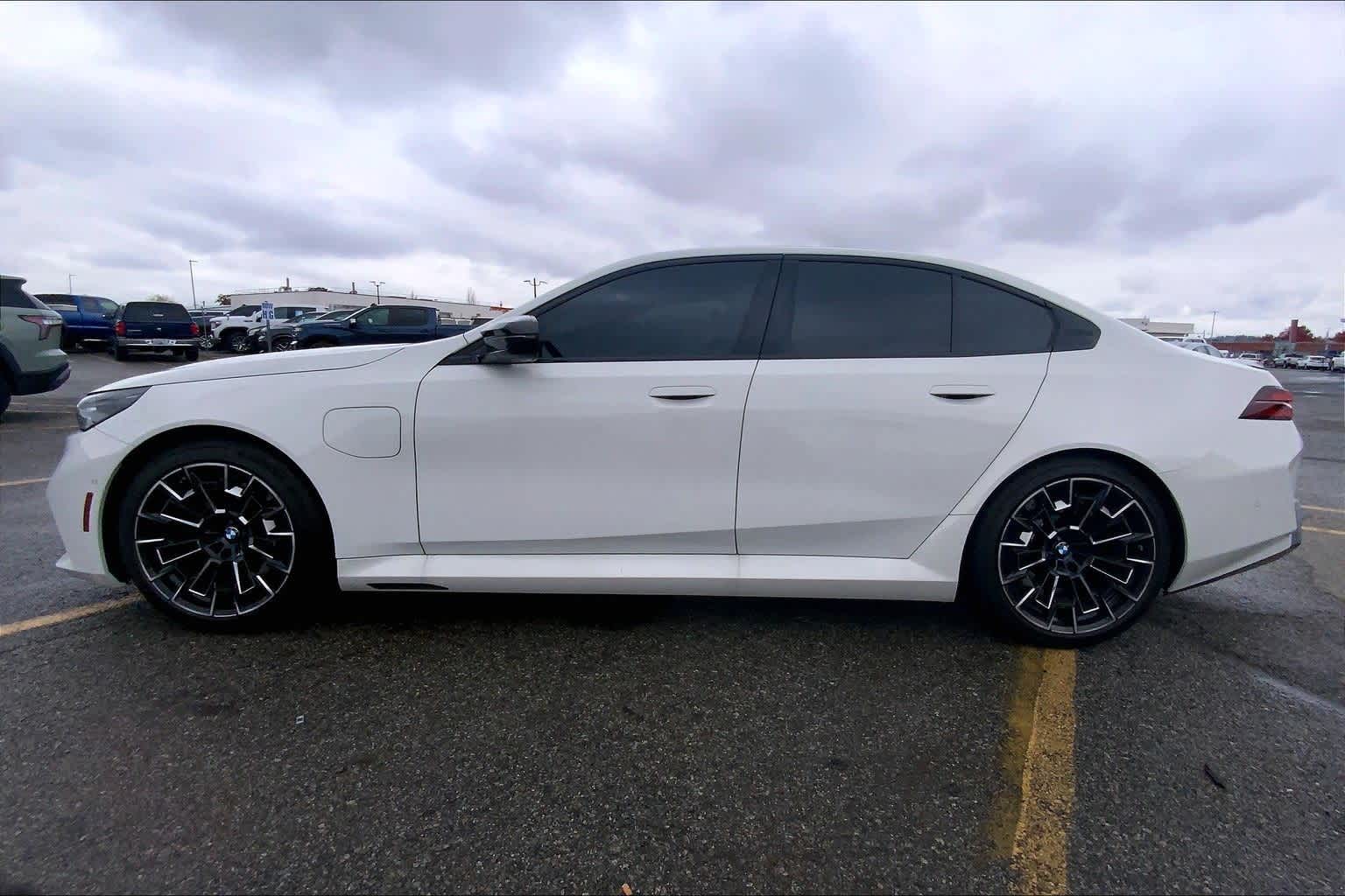 Thumbnail: 2026 BMW M5 - 3