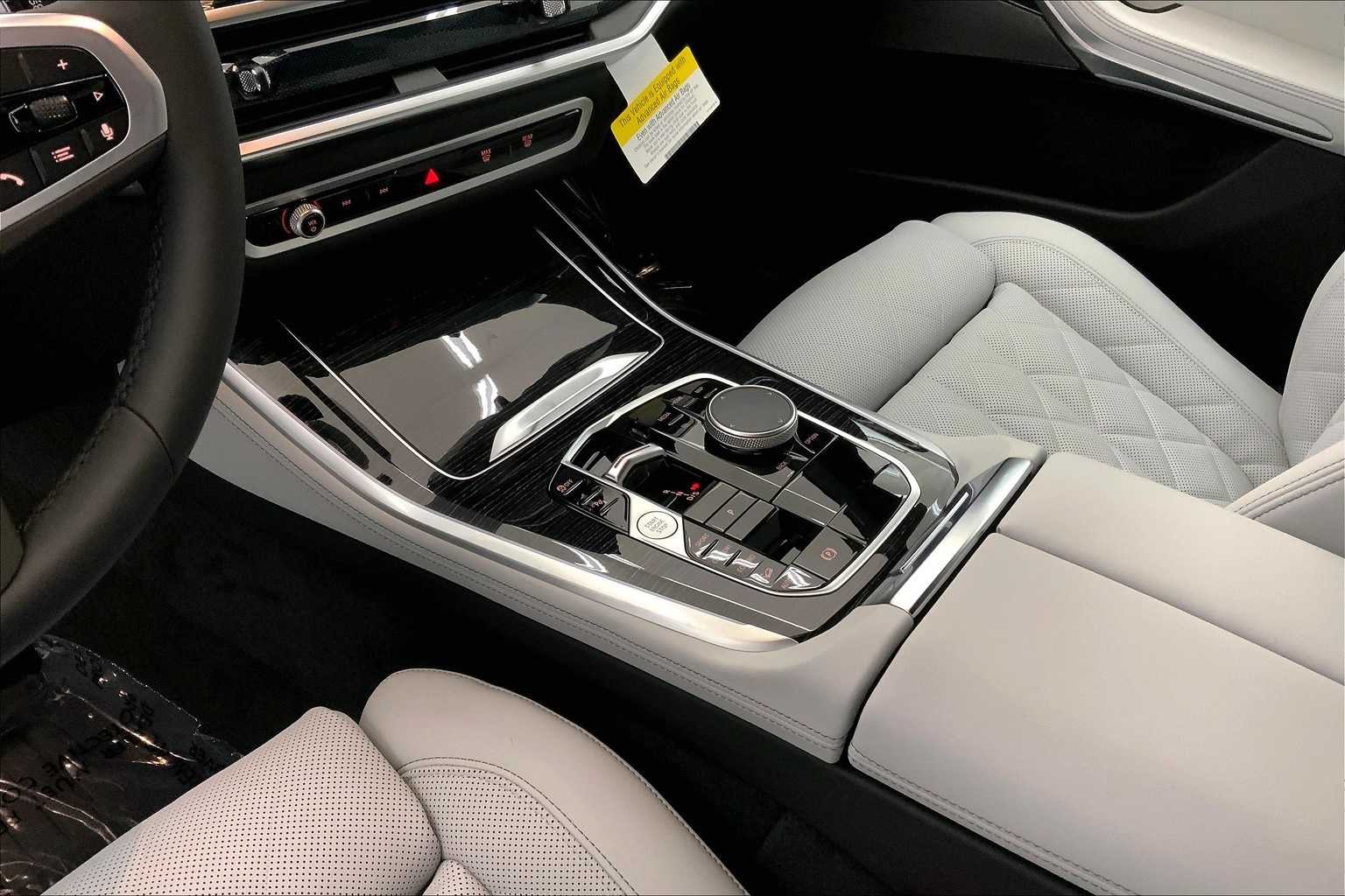 Thumbnail: 2026 BMW X5 - 17