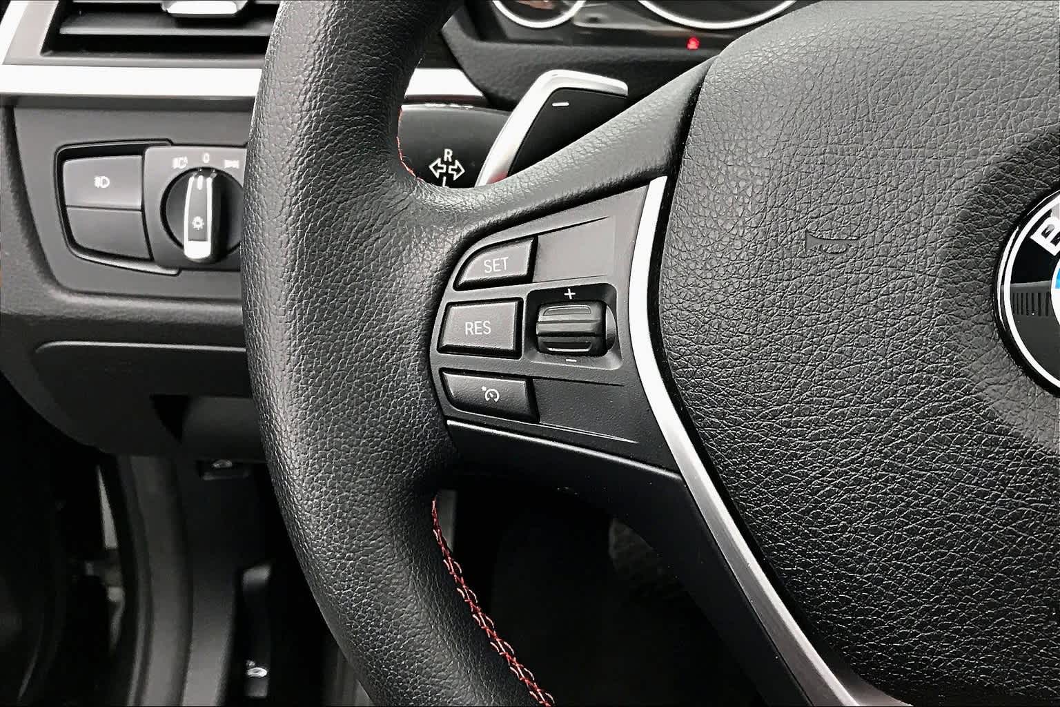 Thumbnail: 2016 BMW 3 Series - 18