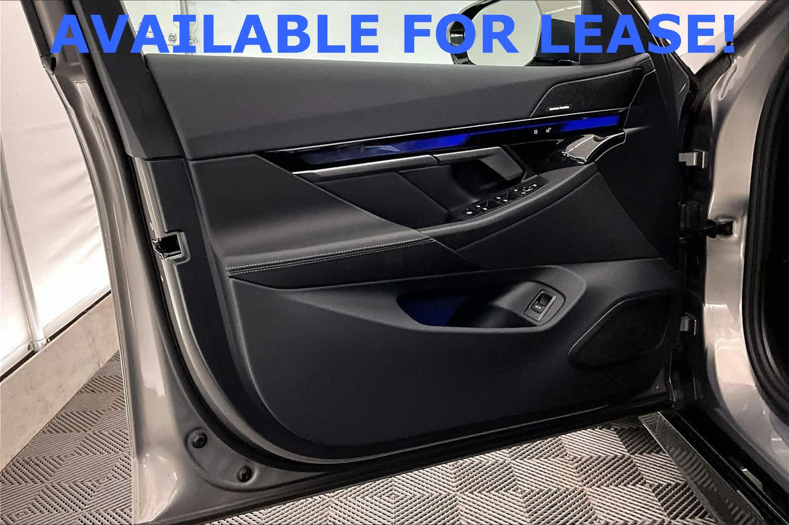 Thumbnail: 2025 BMW 5 Series - 27