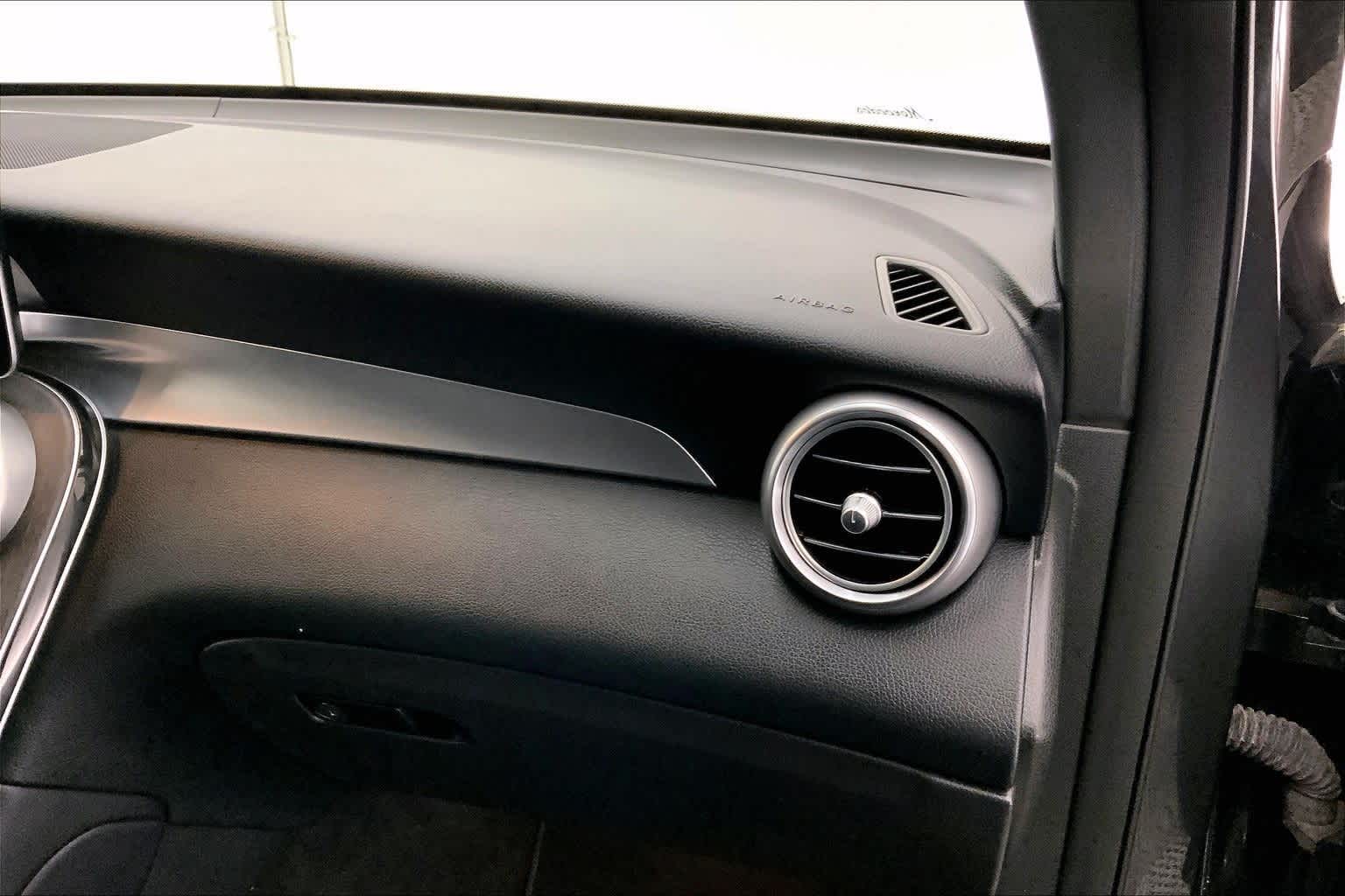 Thumbnail: 2022 Mercedes-Benz GLC - 23