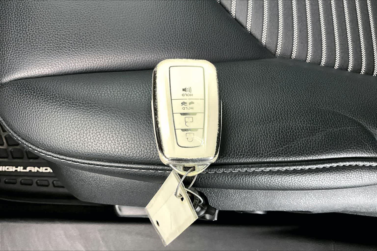 Thumbnail: 2021 Toyota Highlander - 19