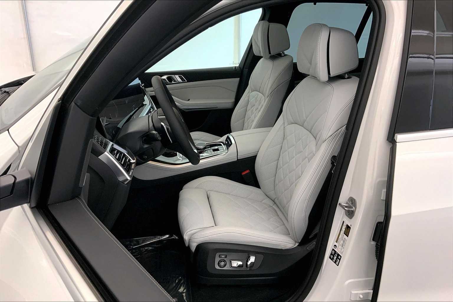 Thumbnail: 2026 BMW X5 - 11