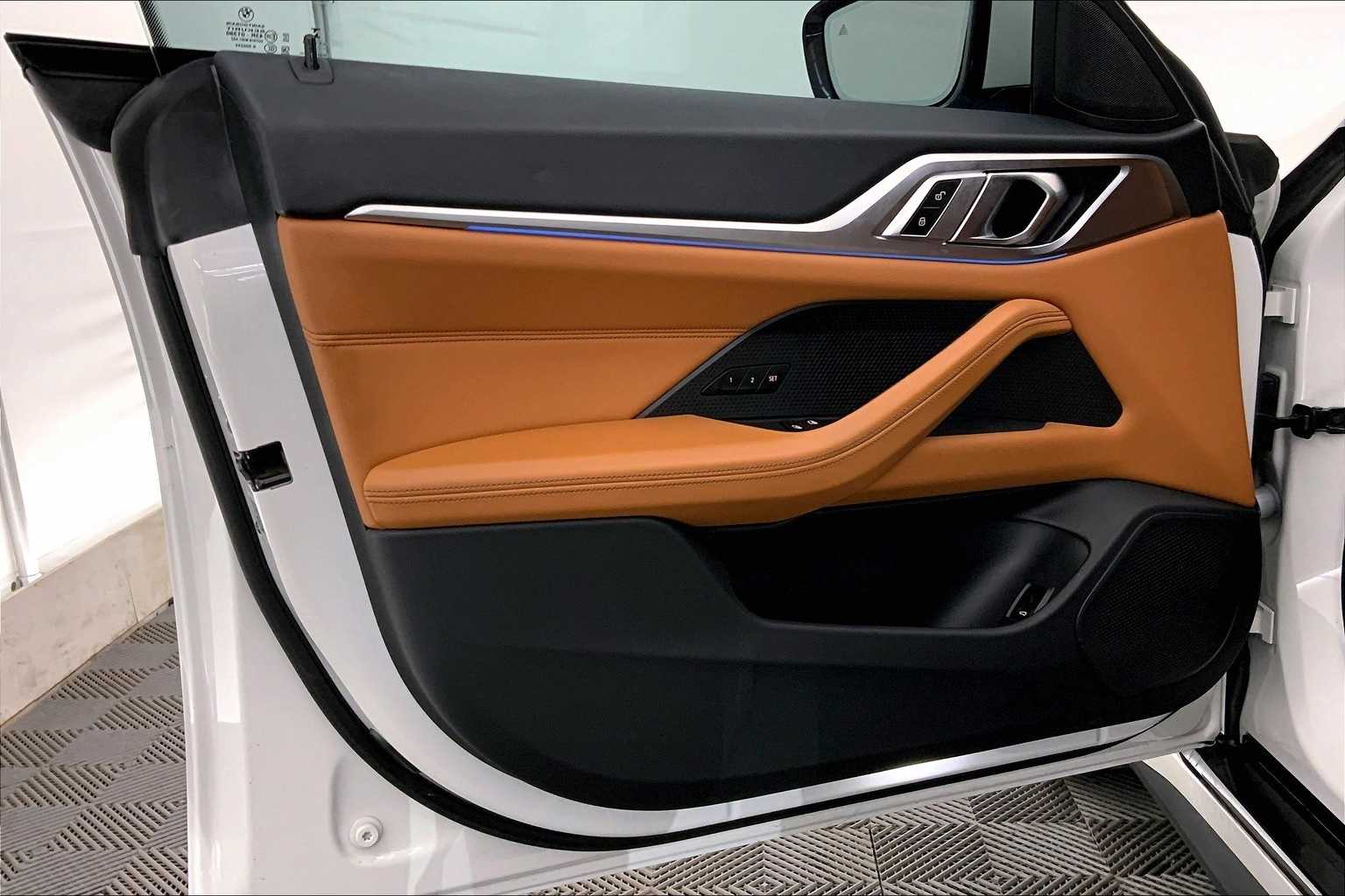 Thumbnail: 2022 BMW i4 - 28