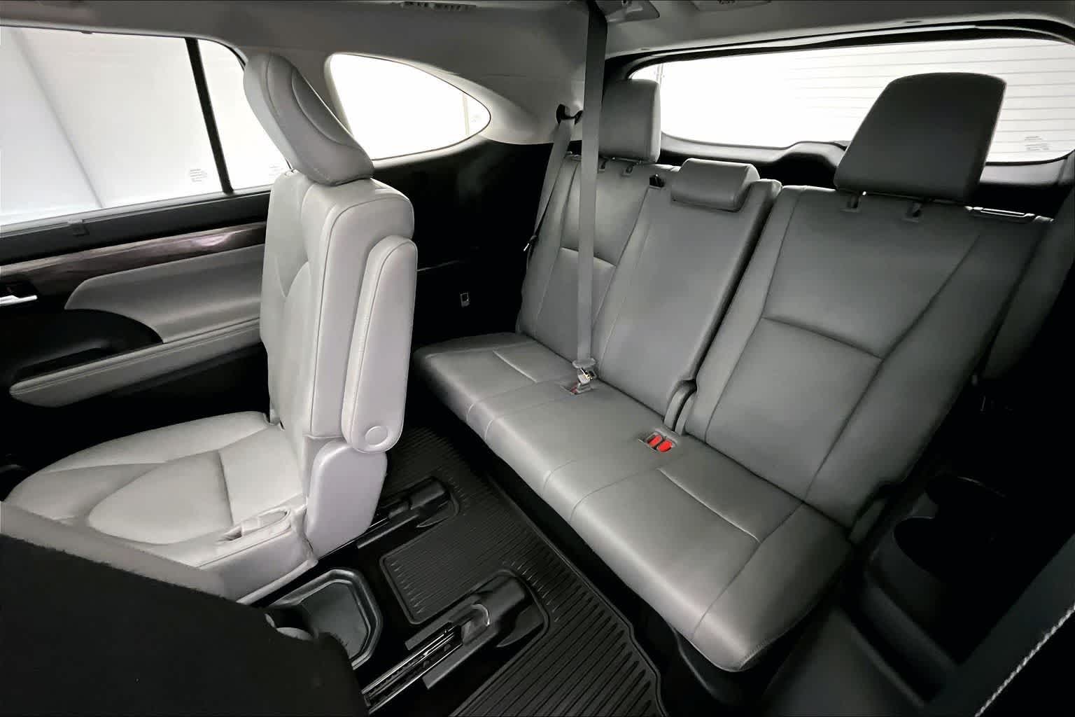 Thumbnail: 2022 Toyota Highlander - 29