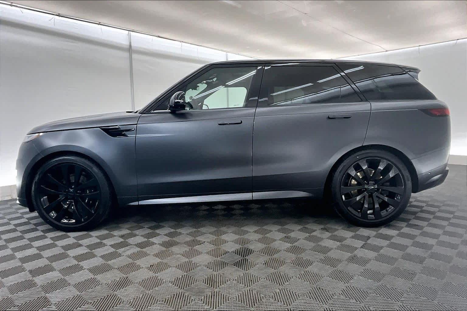 Thumbnail: 2026 Land Rover Range Rover Sport - 3
