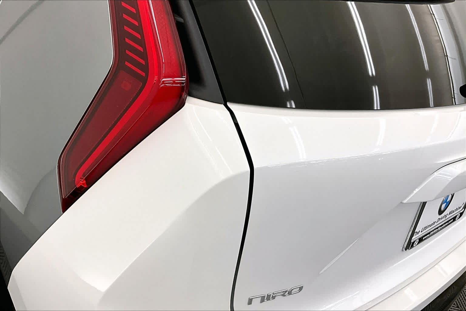 Thumbnail: 2023 Kia Niro - 32