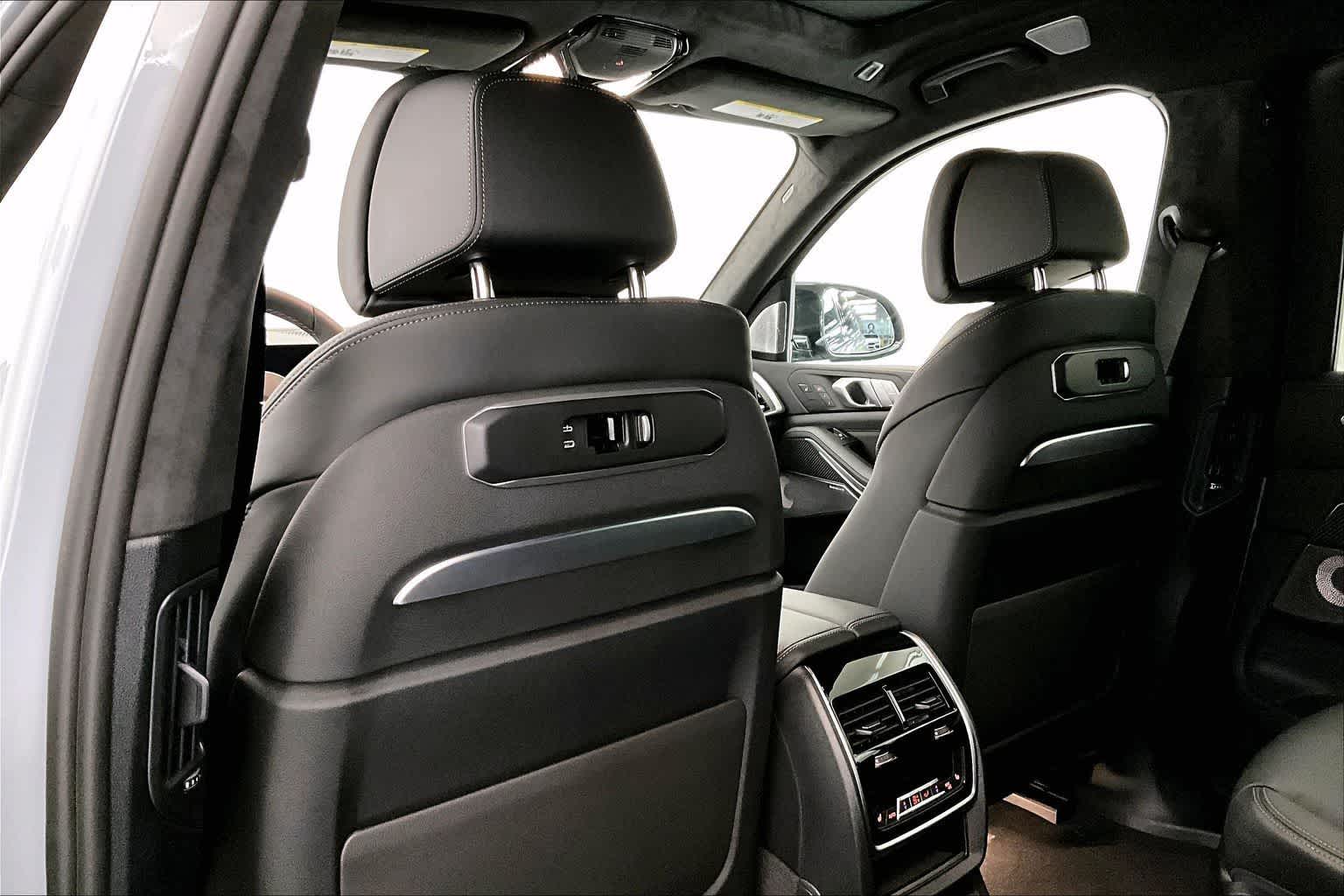 Thumbnail: 2026 BMW X7 - 12