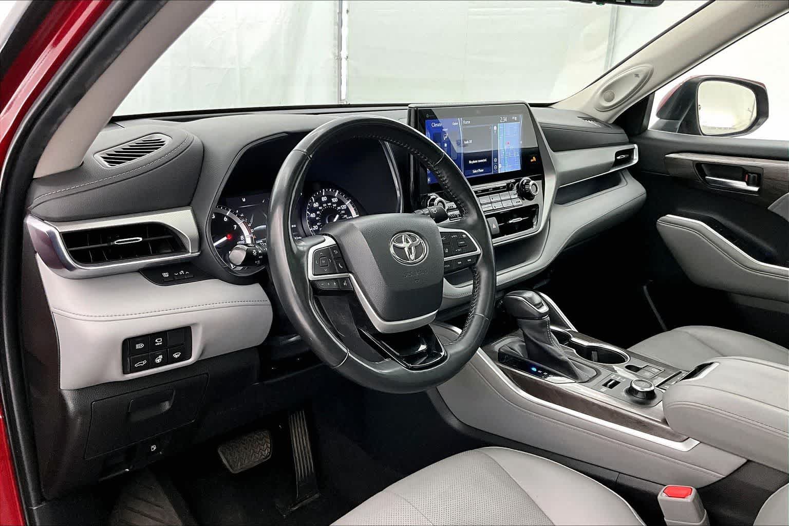 Thumbnail: 2022 Toyota Highlander - 2