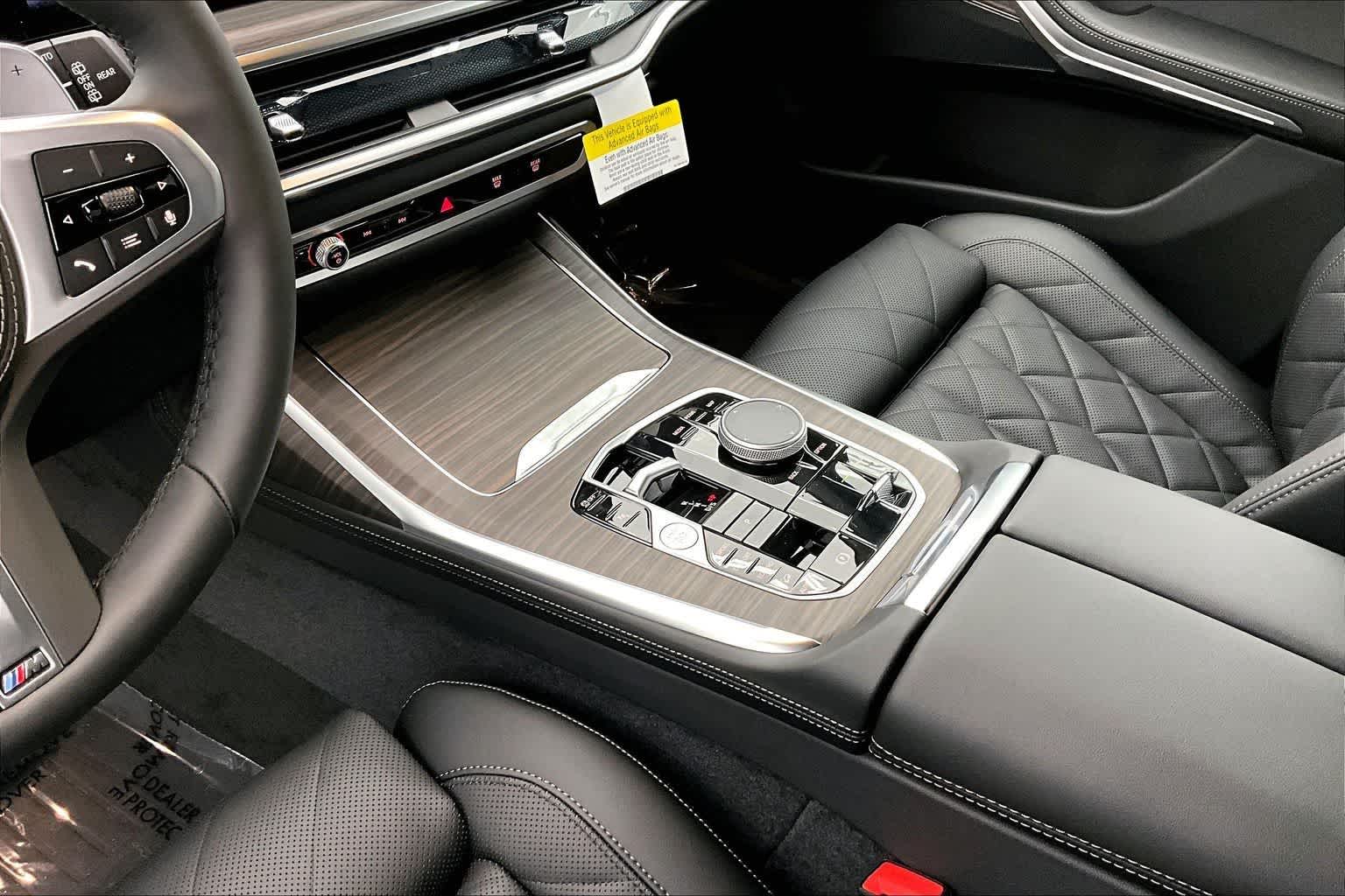 Thumbnail: 2026 BMW X7 - 17