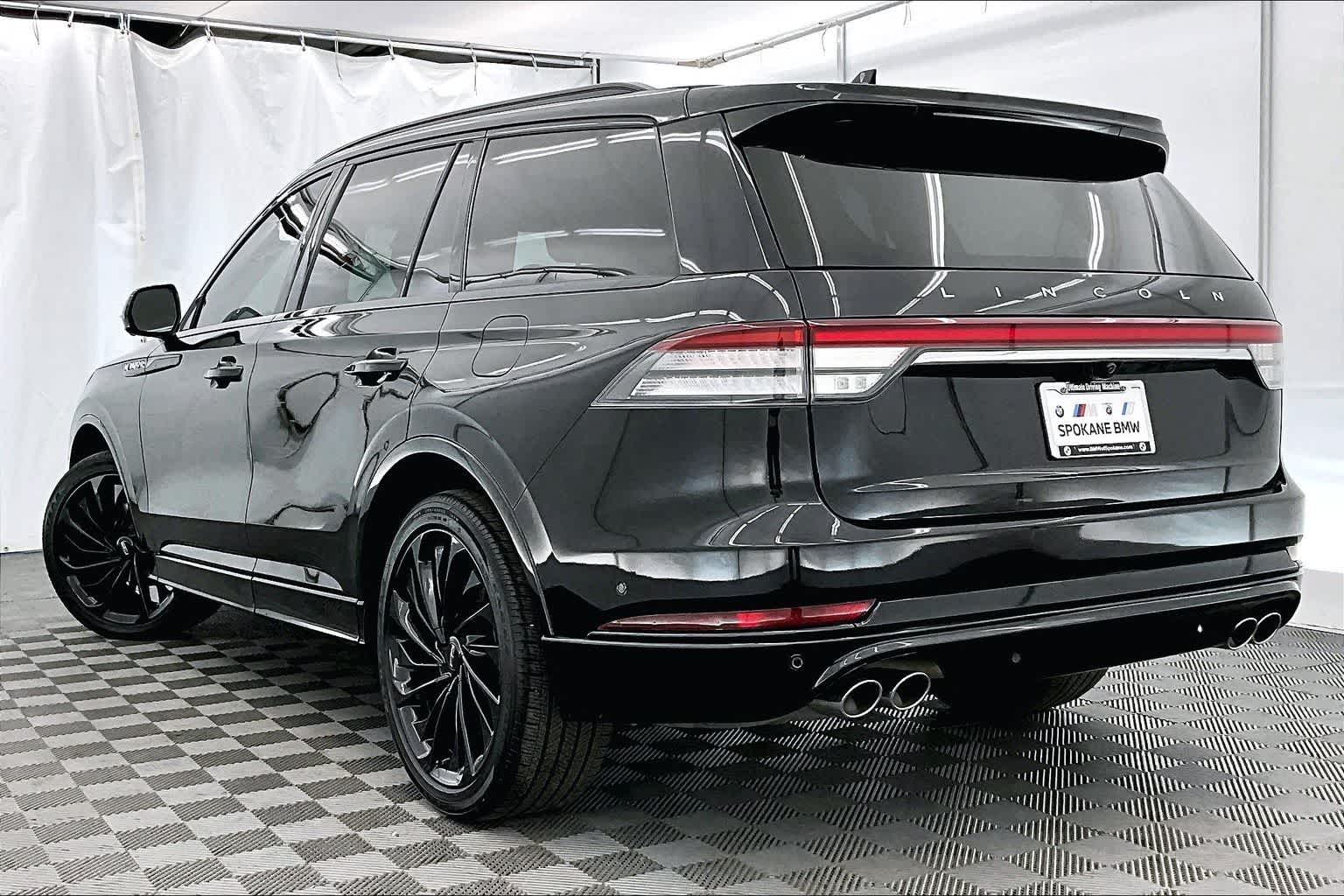 Thumbnail: 2023 Lincoln Aviator - 4