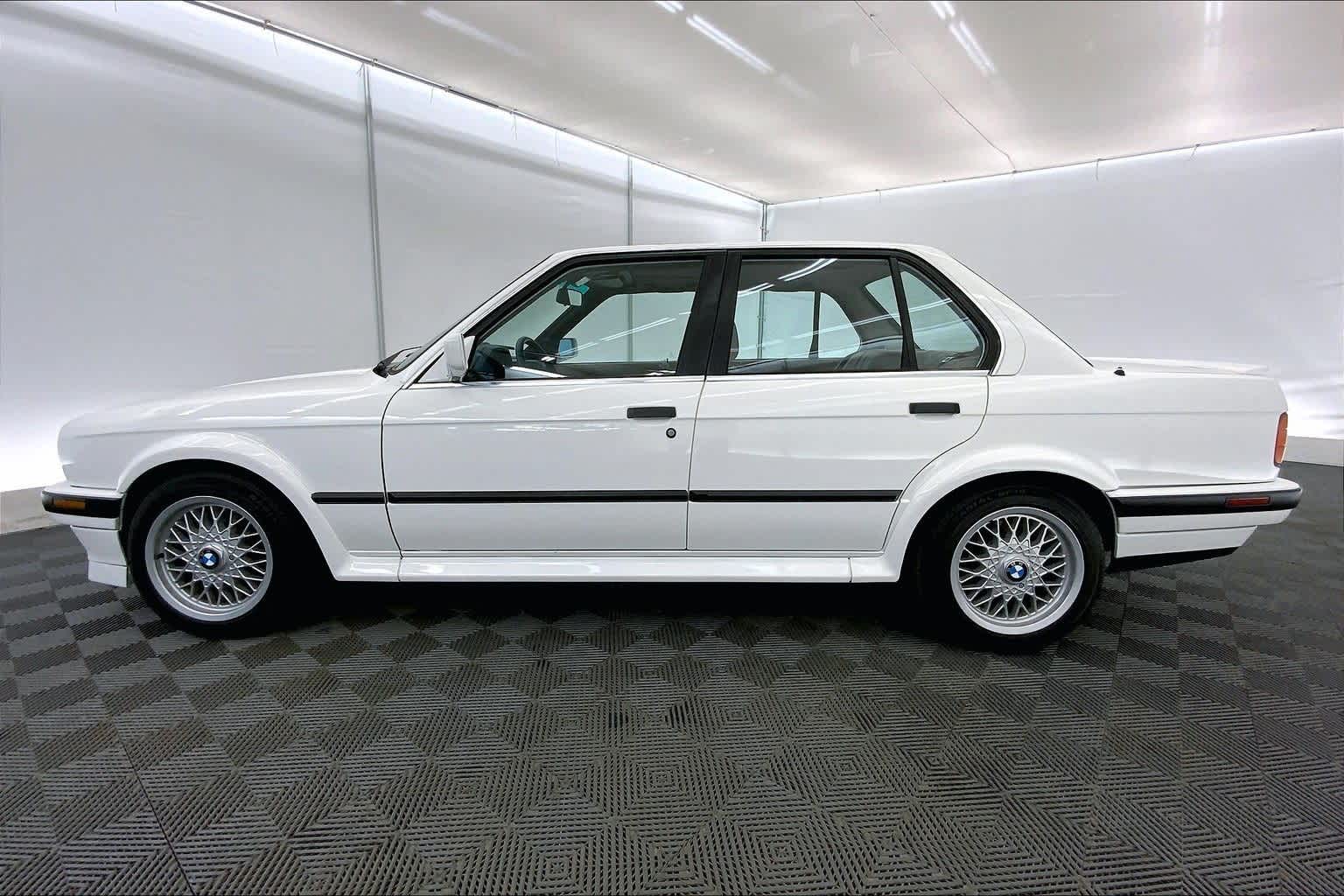 Thumbnail: 1991 BMW 3 Series - 3