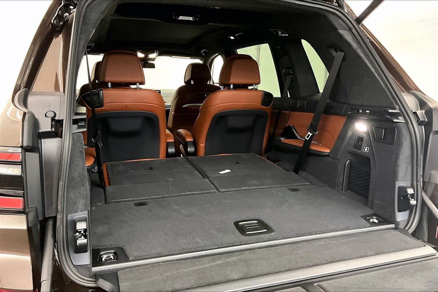 Thumbnail: 2026 BMW X7 - 19