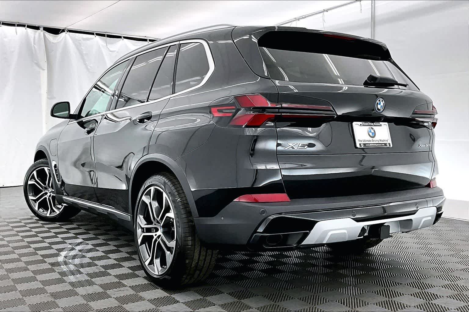 Thumbnail: 2026 BMW X5 - 4