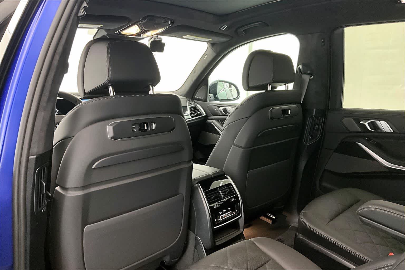 Thumbnail: 2026 BMW X7 - 12