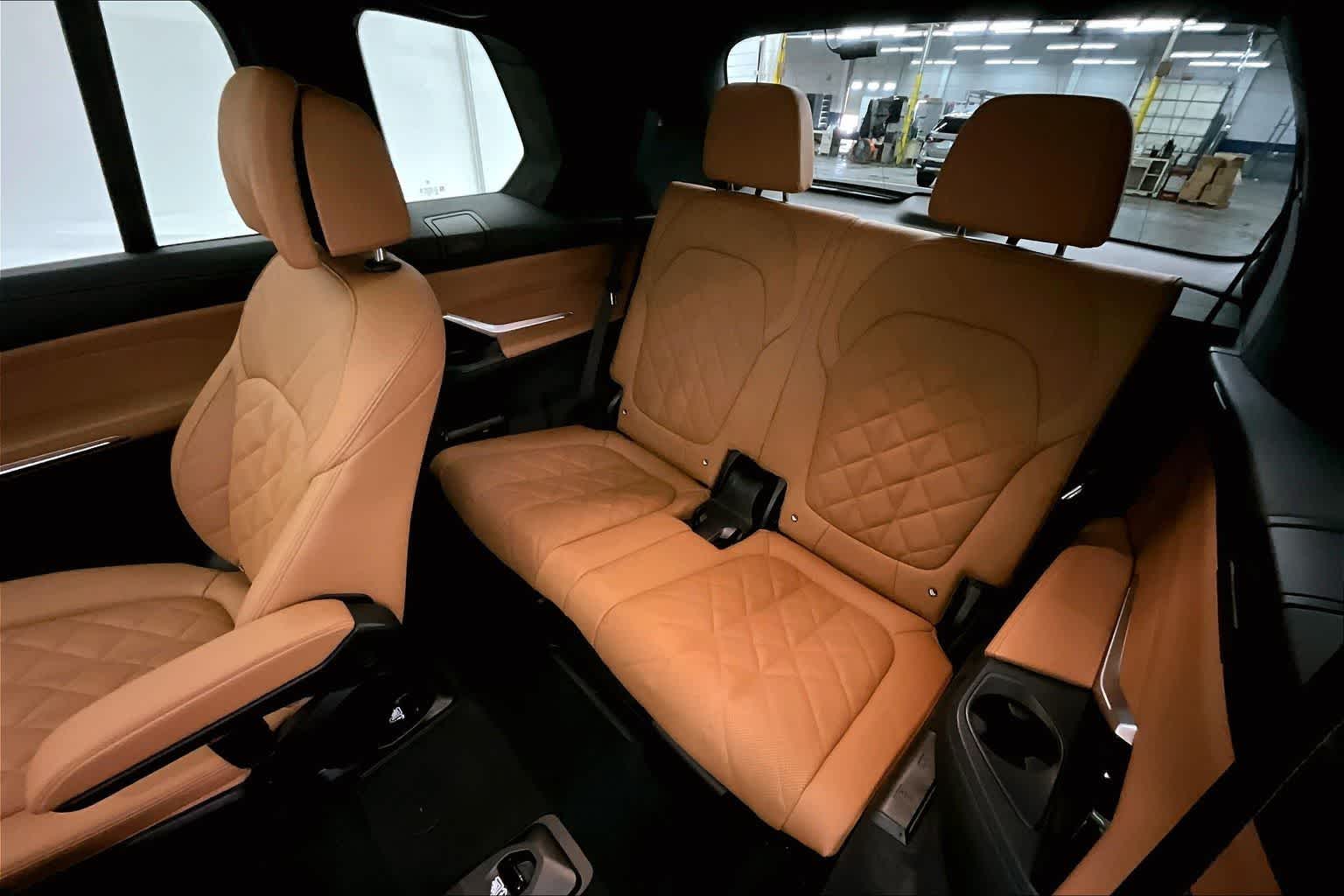 Thumbnail: 2026 BMW X7 - 13