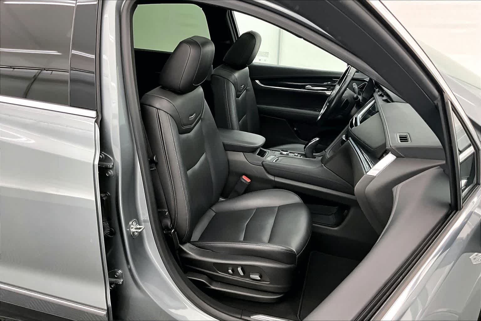 Thumbnail: 2023 Cadillac XT5 - 13