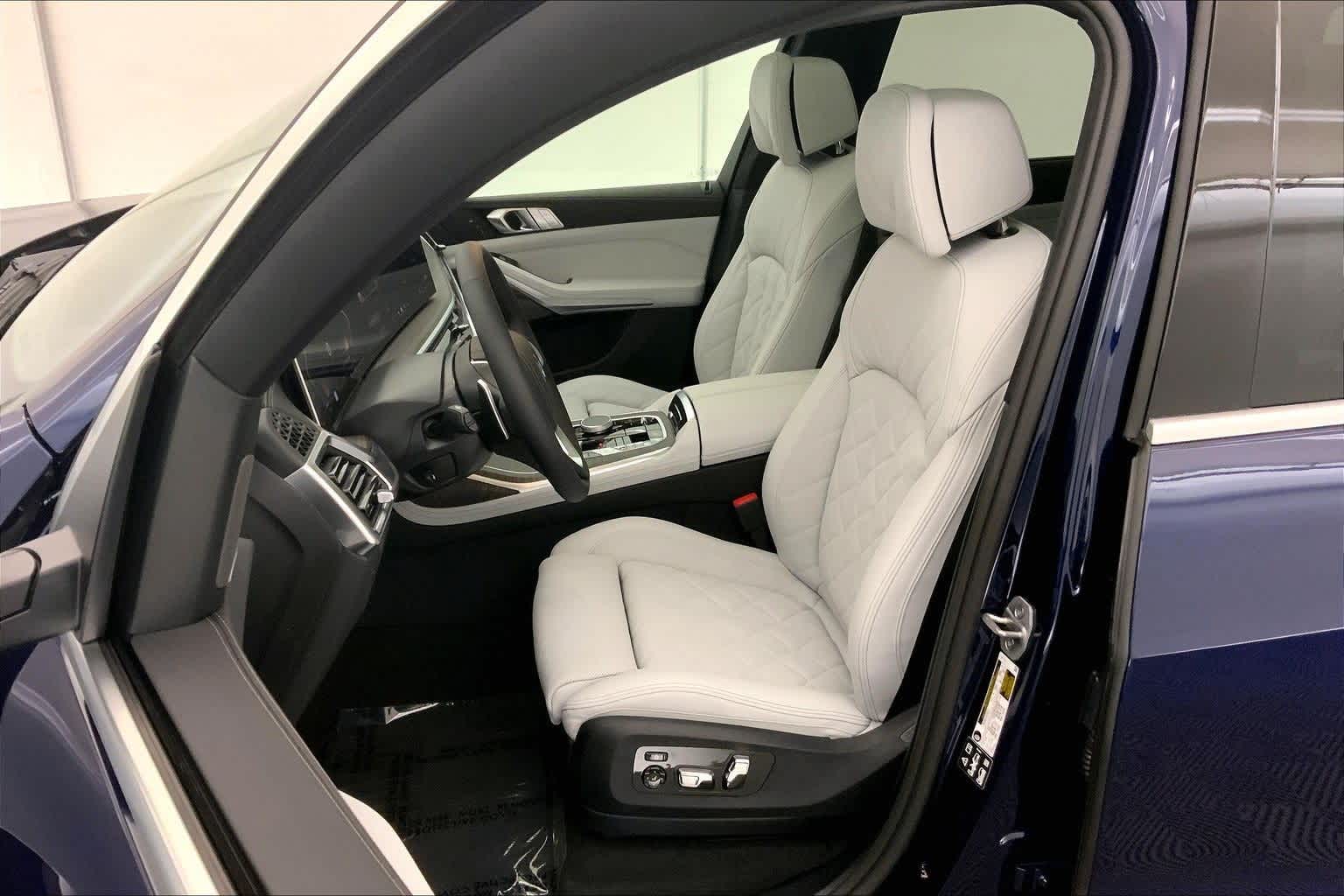 Thumbnail: 2026 BMW X7 - 11