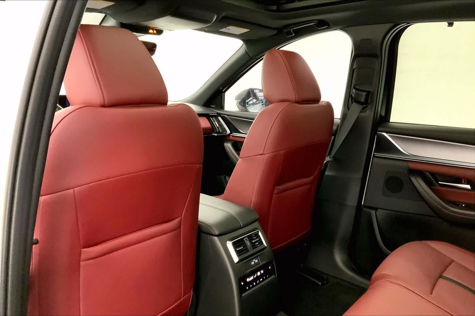 Thumbnail: 2025 Mazda CX-70 - 12